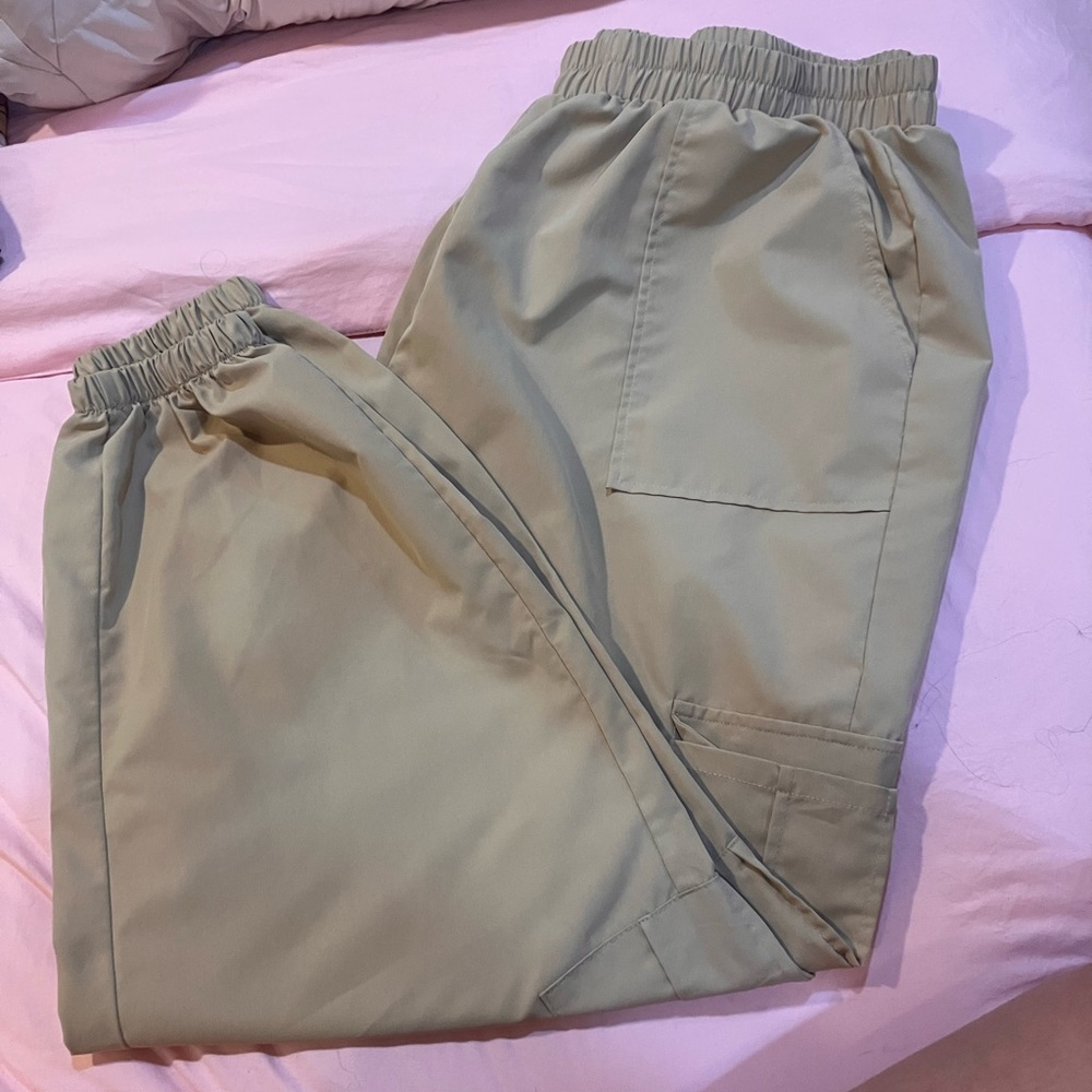 NEVER WORN! Beige Cargo Pants!!